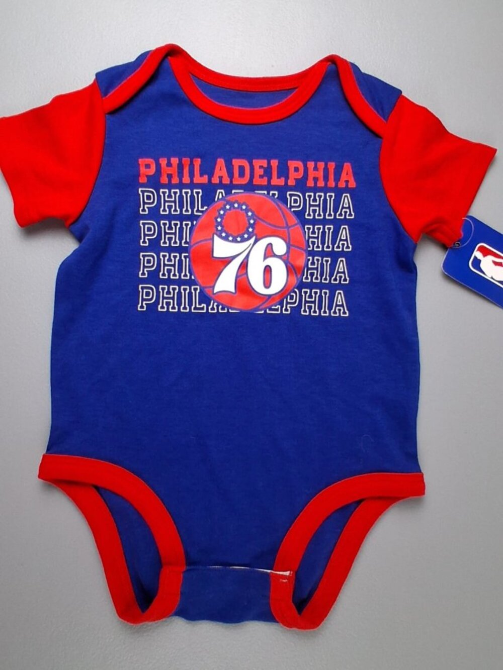 NBA Philadelphia 76ers infant short-sleeve bodysuit, 6-9 M